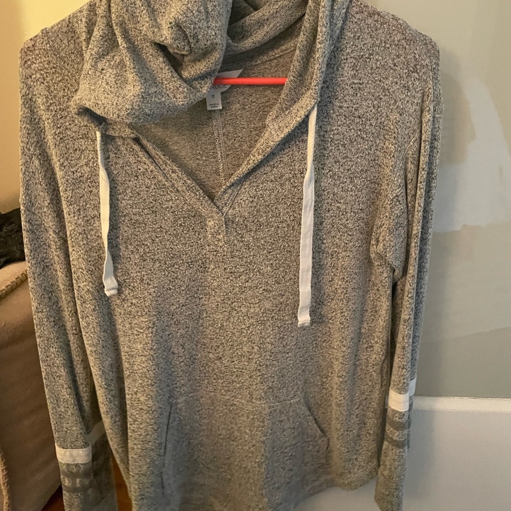 Lightweight hood sweatshirt